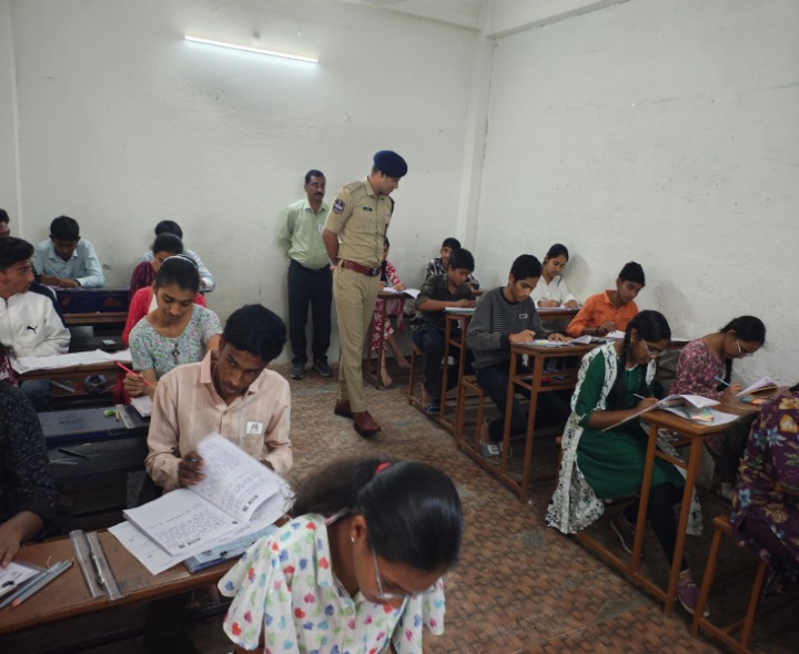 పరీక్ష కేంద్రాల వద్ద పటిష్ట భద్రత: సీపీ