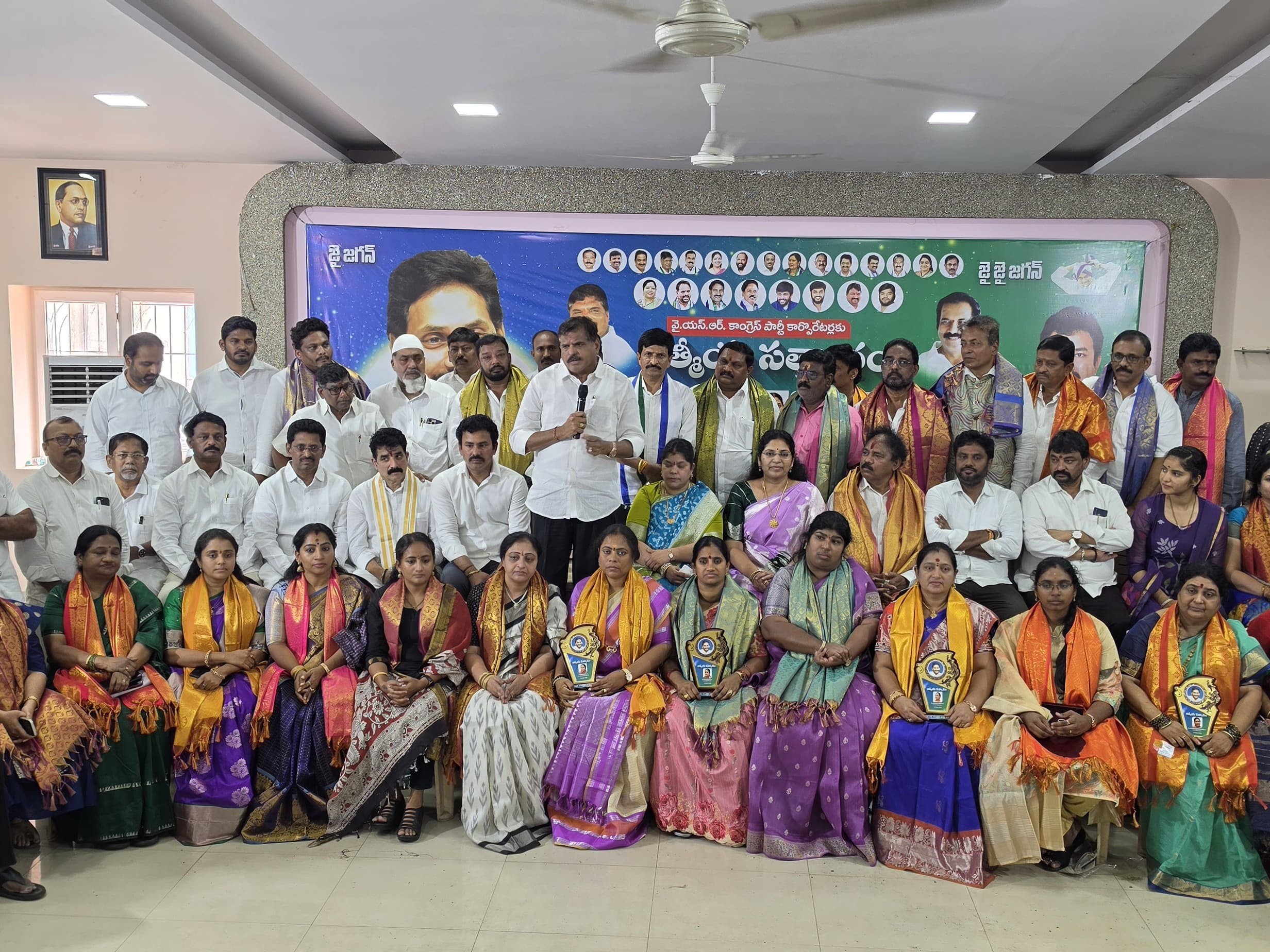 ‘విశాఖలో భూ ఆక్రమణలు పెరుగుతున్నాయి’