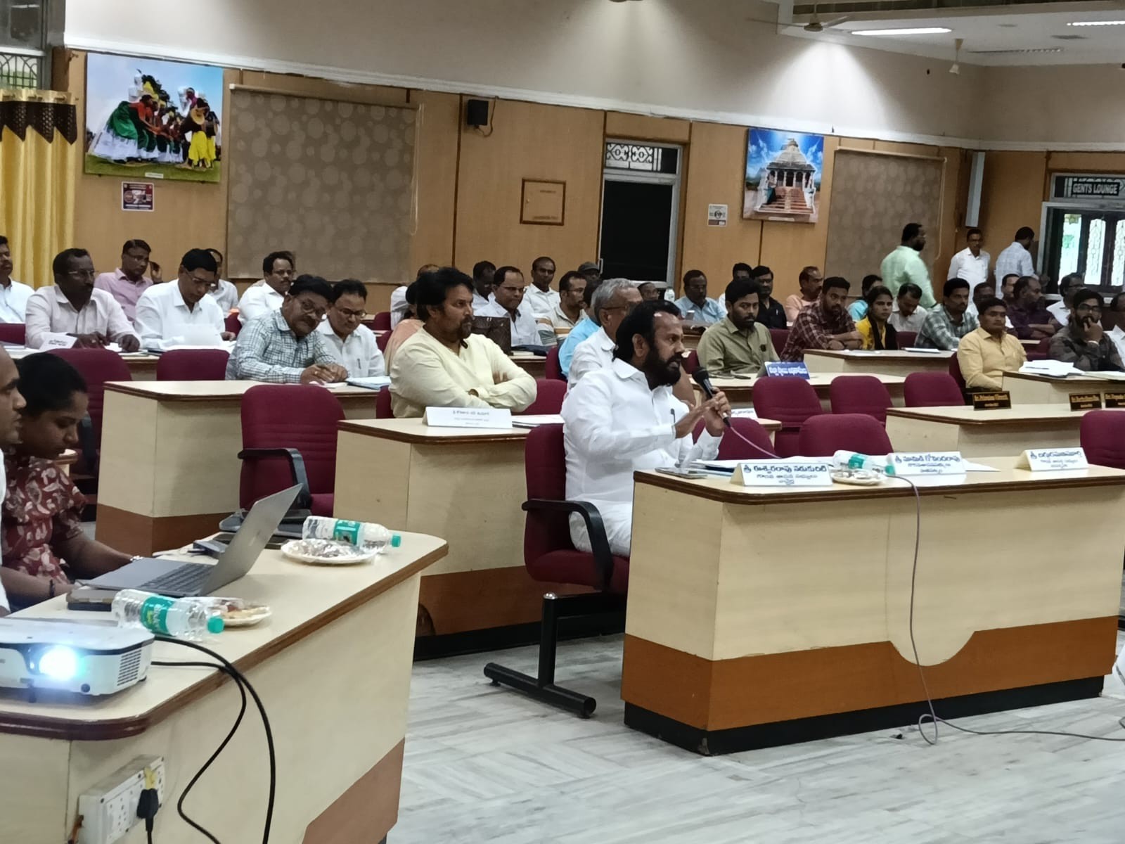 ‘అభివృద్ధి పనుల్లో జాప్యం వద్దు’