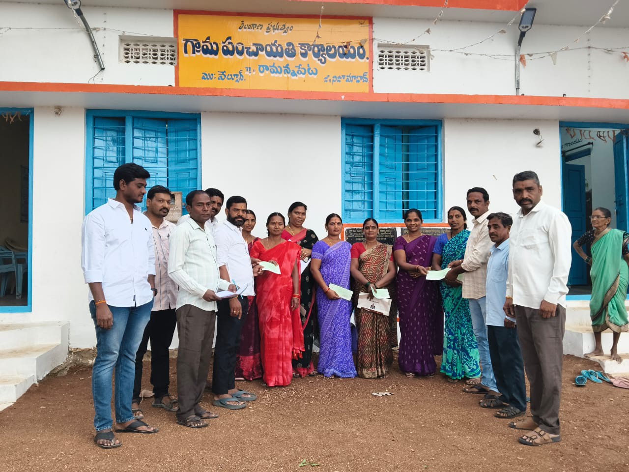 వేల్పూరులో కళ్యాణ లక్ష్మి చెక్కులు పంపిణీ