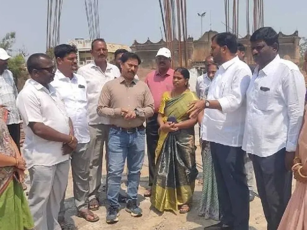 కొల్లాపూర్ పట్టణ అభివృద్ధిపై దృష్టి పెట్టాలి: అదనపు కలెక్టర్