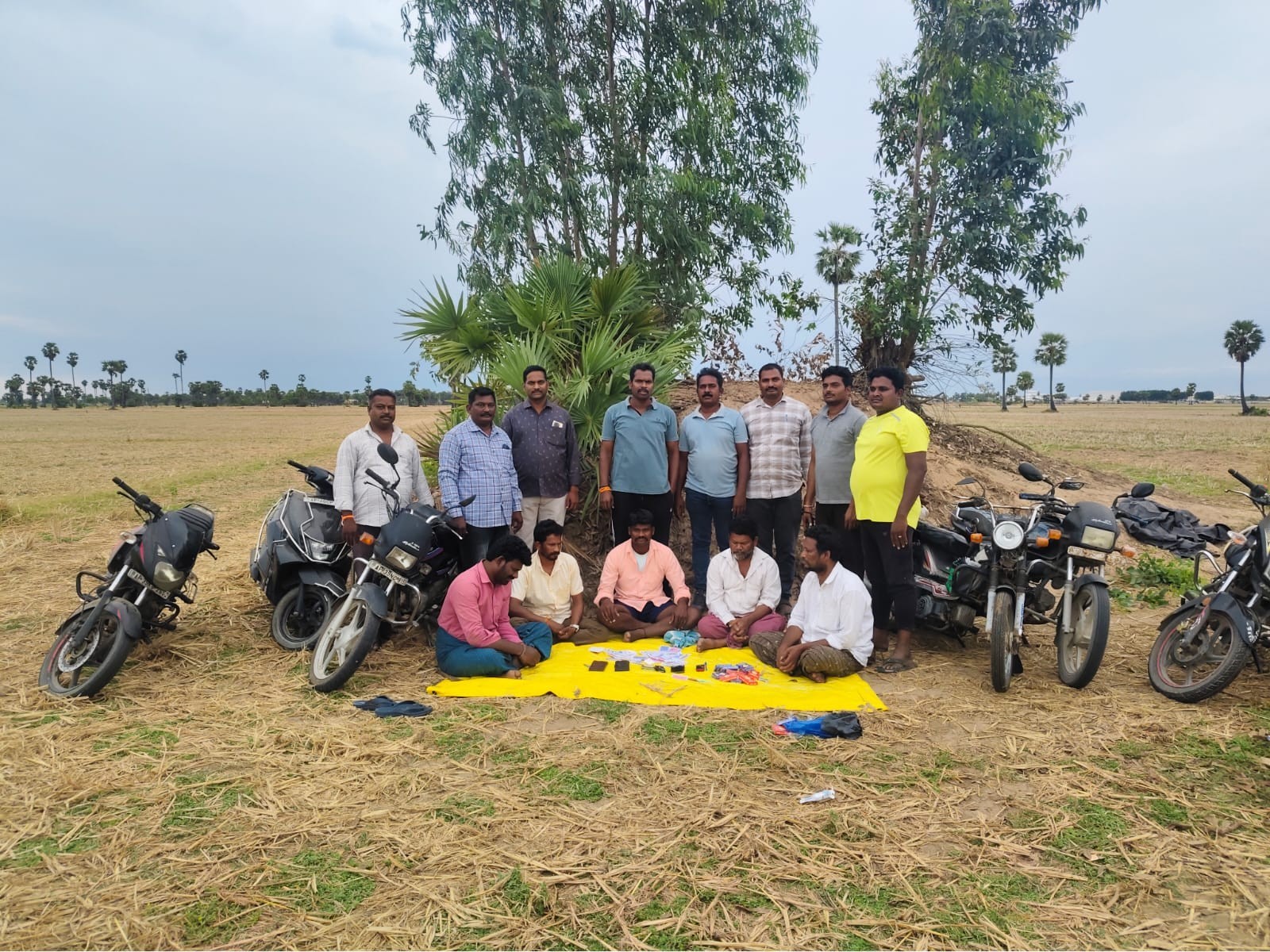 పేకాట శిబిరంపై దాడి.. 5 మంది అరెస్ట్
