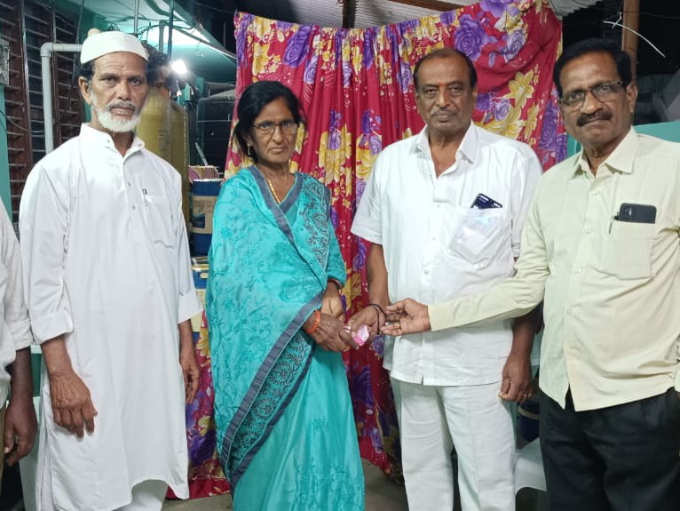 మిత్రుని కుటుంబానికి అండగా నిలిచారు..!