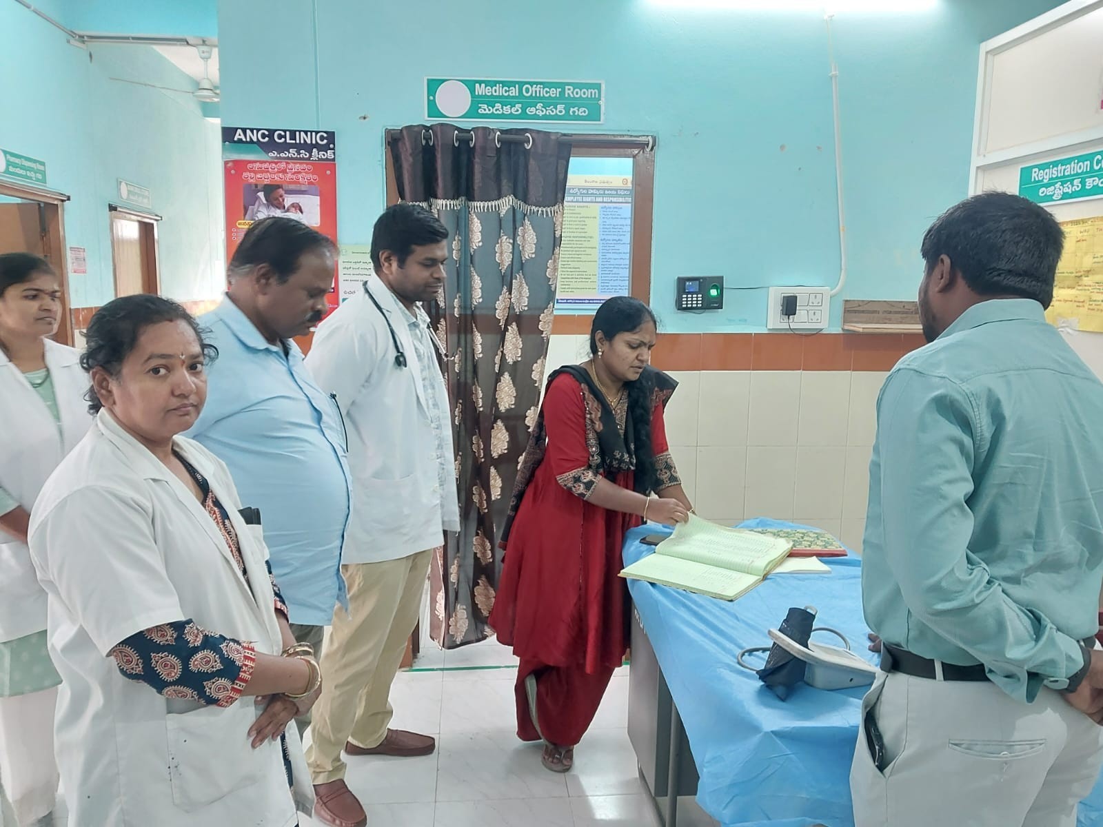 ఆరోగ్య కేంద్రాలను తనిఖీ చేసిన డీఎంహెచ్‌వో