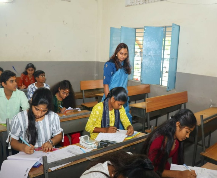 పరీక్ష కేంద్రాలను పరిశీలించిన అడిషనల్ కలెక్టర్