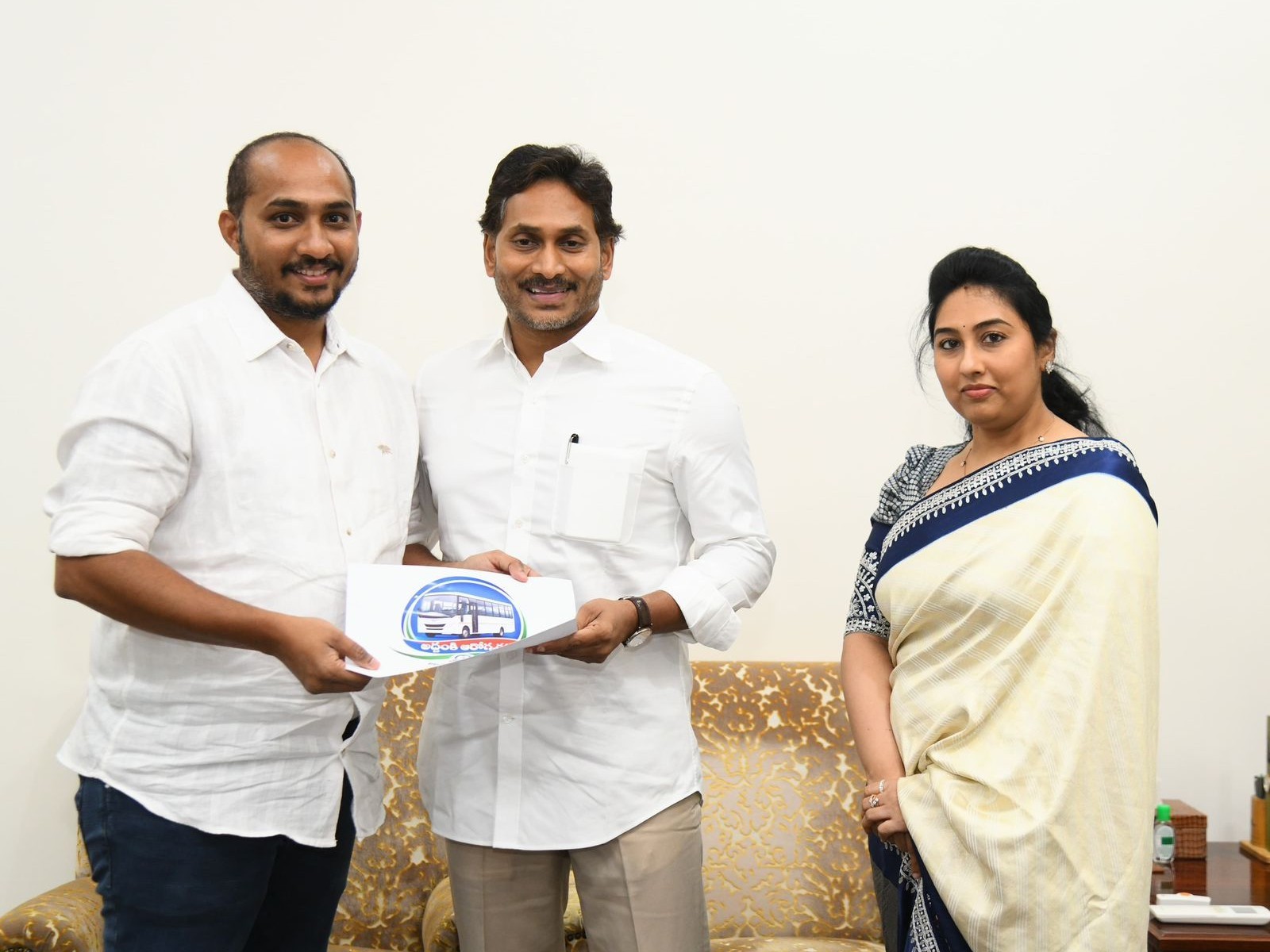ఆరోగ్య రథం’ లోగోను ఆవిష్కరించిన మాజీ సీఎం