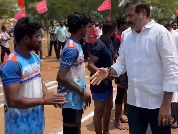 కబడ్డీ పోటీలను ప్రారంభించిన మాజీ ఎమ్మెల్యే