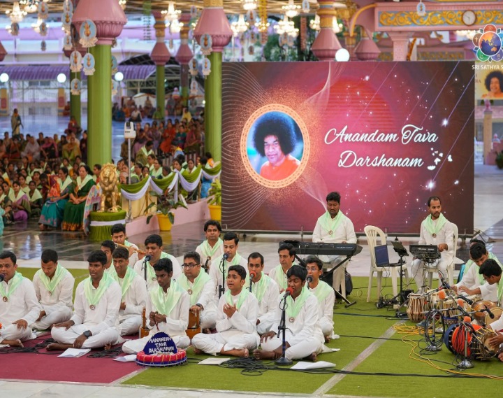 పుట్టపర్తిలో ‘ఆనందం తవ దర్శనం’ సంగీత విభావరి