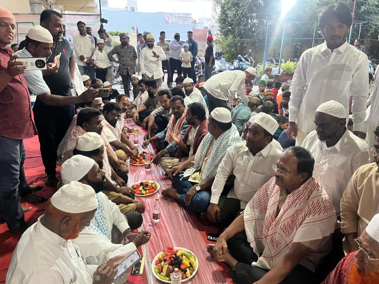 ఇఫ్తార్ వేడుకలకు అసలైన మాజీ మంత్రి లక్ష్మారెడ్డి