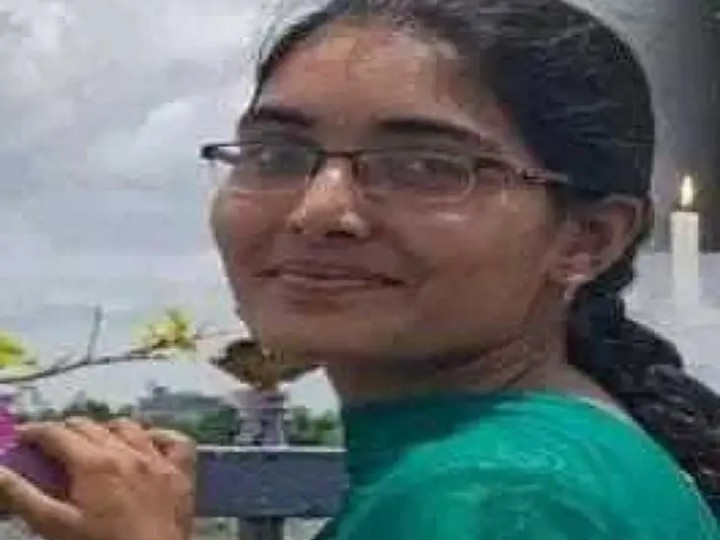 మనస్థాపంతో గడ్డి మందు తాగిన యువతి