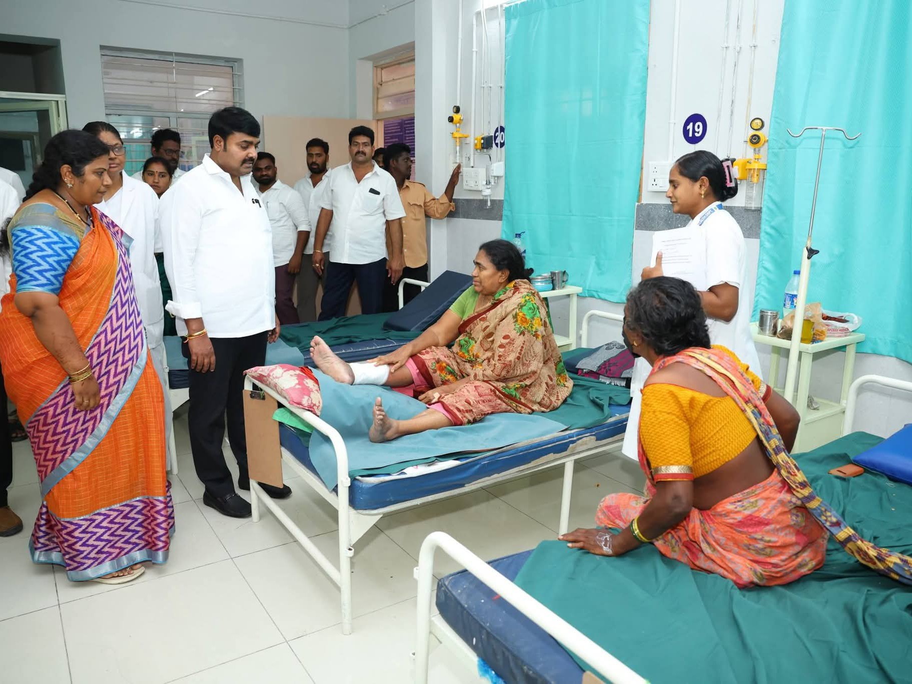 రోగులకు మెరుగైన వైద్య సేవలు అందించాలి: MLA