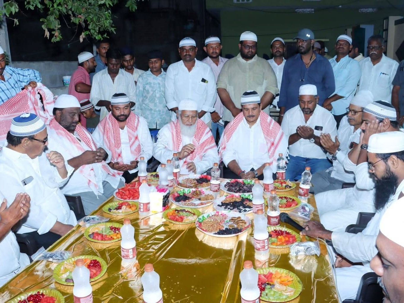 వడ్లమూడిలో టీడీపీ ఇఫ్తార్‌ విందు