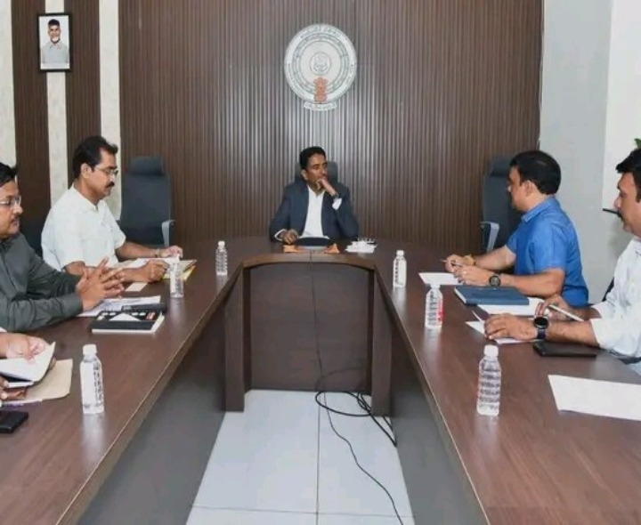 అమరావతి అభివృద్ధి పనులపై కలెక్టర్ సమీక్ష