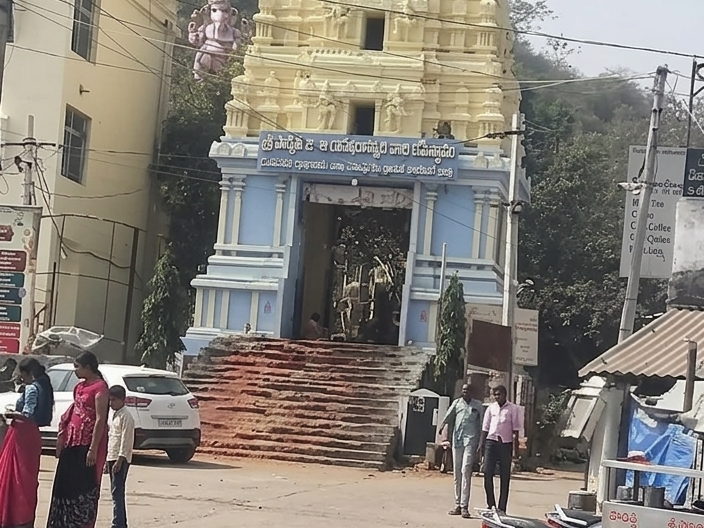 చెర్వుగట్టులో గ్యాస్ కష్టాలు.. ప్రసాదాలకు బ్రేక్.!