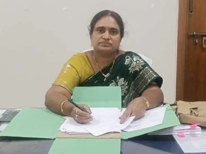 రైతులు రైతు భరోసా పథకానికి దరఖాస్తు చేసుకోండి: DAO