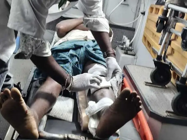 ఘోర  రోడ్డు ప్రమాదం.. వ్యక్తికి తీవ్ర గాయాలు