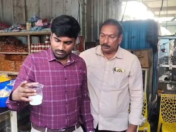 జిల్లాలో ఫుడ్ సేఫ్టీ అధికారుల ఆకస్మిక తనిఖీలు