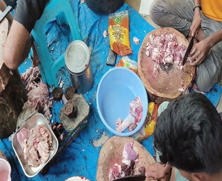 ఉగాది వేళ మటన్ కోసం జనాల రద్దీ