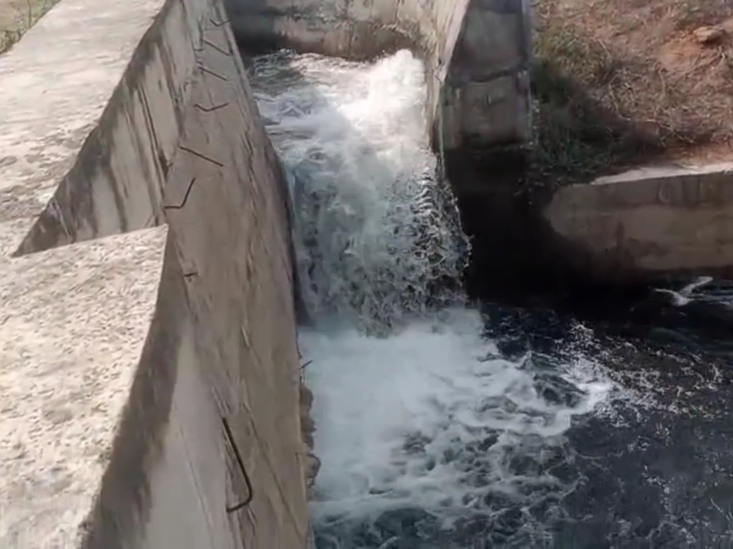 కాళేశ్వరం నీటితో రైతన్నల హర్షం