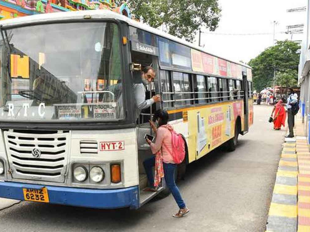 RTC బస్సుల ఫ్లోర్ ఎత్తు పెంచుతున్నారు..!