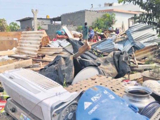 భూదాన్ భూములపై హైకోర్టు స్టే