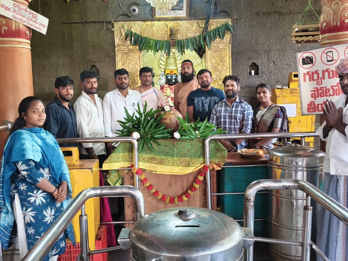 నల్ల పోచమ్మ ఆలయంలో ఉగాది  పచ్చడి వితరణ