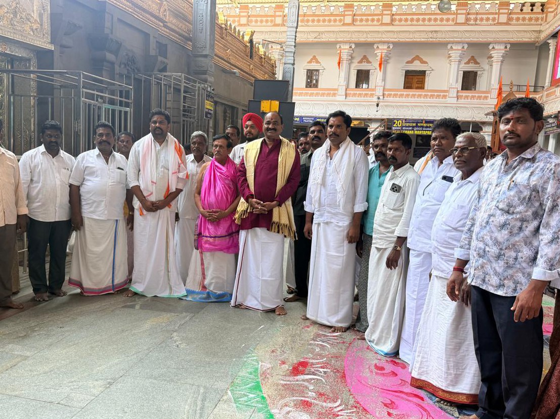 రాఘవేంద్ర స్వామి సన్నిధిలో తిక్కారెడ్డి పూజలు