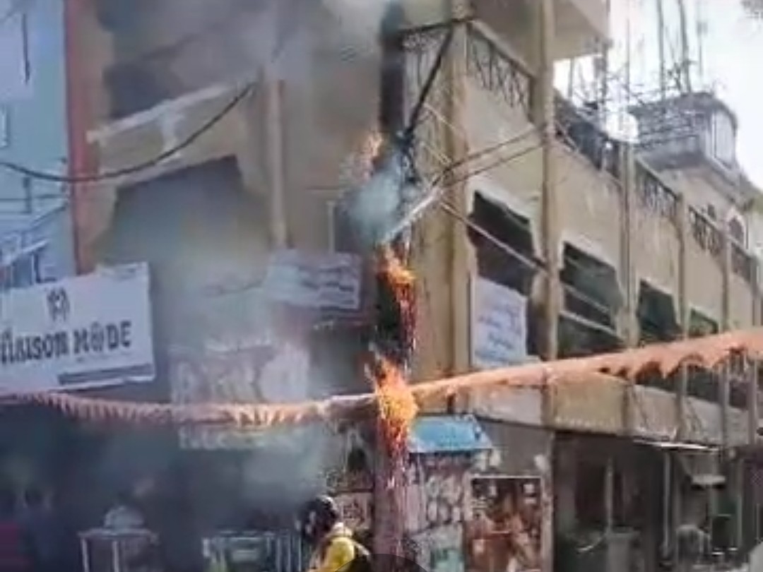 రాజంపేటలో షార్ట్ సర్క్యూట్‌తో మంటలు