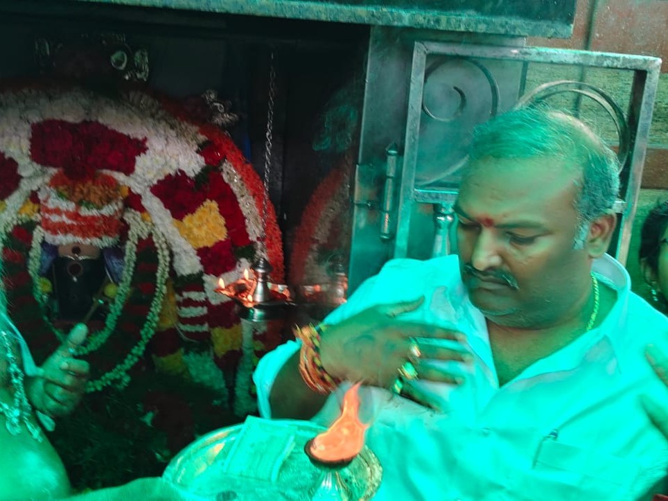 సంపత్ వినాయకుడిని దర్శించుకున్న ఎమ్మెల్యే