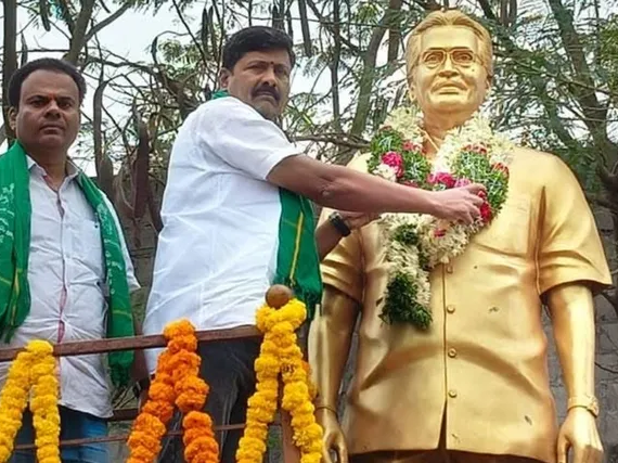 మాజీ ఎమ్మెల్యే బొమ్మ వెంకటేశ్వరరావుకు ఘన నివాళులు