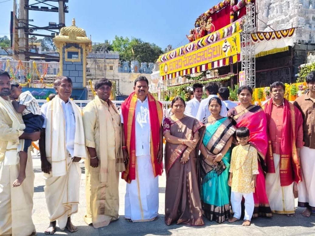 తిరుమల వెంకటేశ్వర స్వామిని దర్శించుకున్న ఎమ్మెల్యే ముప్పిడి