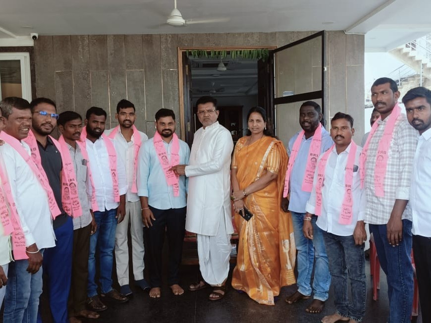 కార్యకర్తలే పార్టీకి పట్టుకొమ్మలు: మాజీ ఎమ్మెల్యే