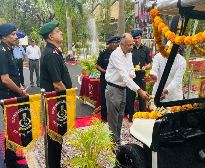 సికింద్రాబాద్ మిలిటరీ ఆసుపత్రికి ఈ-కార్ట్ వాహనం