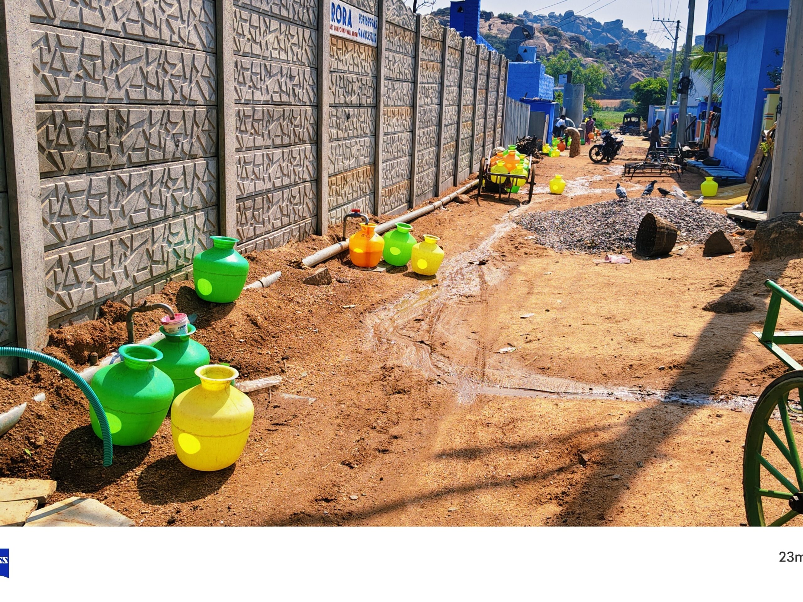 పండుగ రోజున కూడా తాగునీటి కష్టాలు