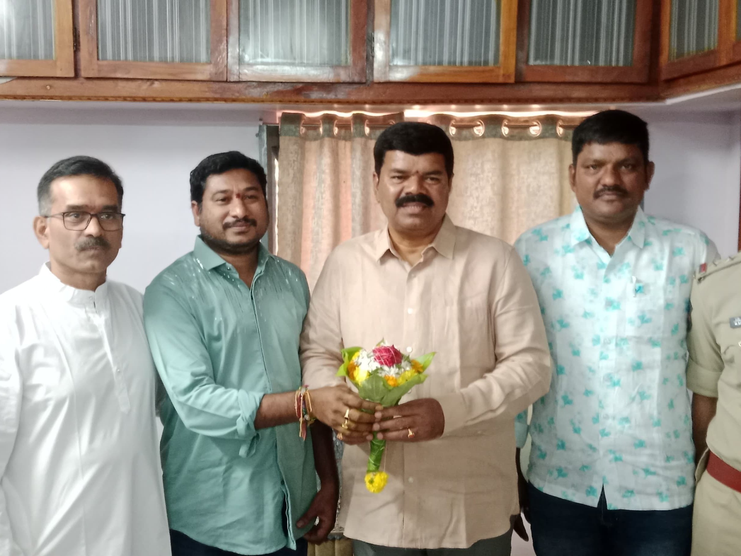 ‘ఉగాది అందరి జీవితాల్లో వెలుగులు నింపాలి’