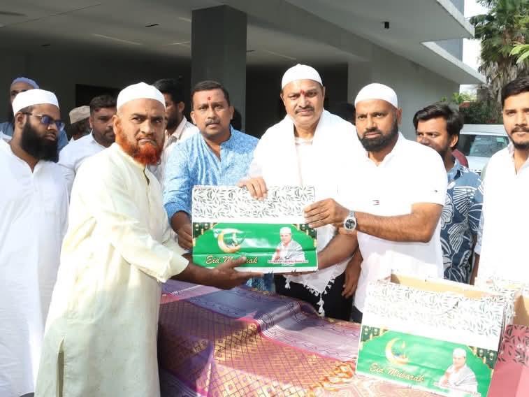 BLR చారిటబుల్ ట్రస్ట్ ద్వారా MLA దుస్తుల పంపిణీ