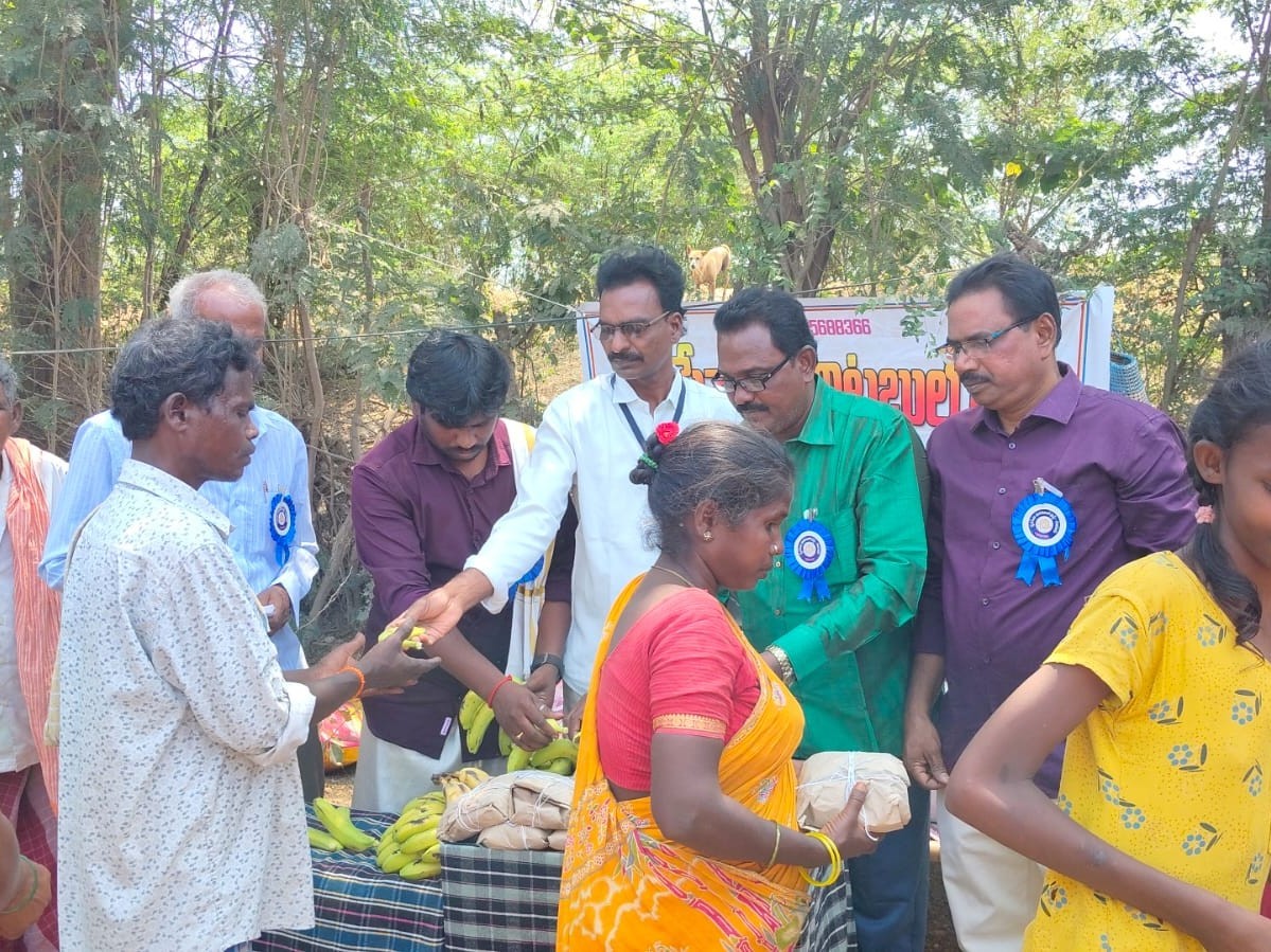 పేదలకు అన్నదానం పంపిణి