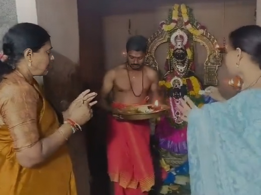 సుంకుల పరమేశ్వరిని దర్శించుకున్న మాజీ ఎమ్మెల్యే