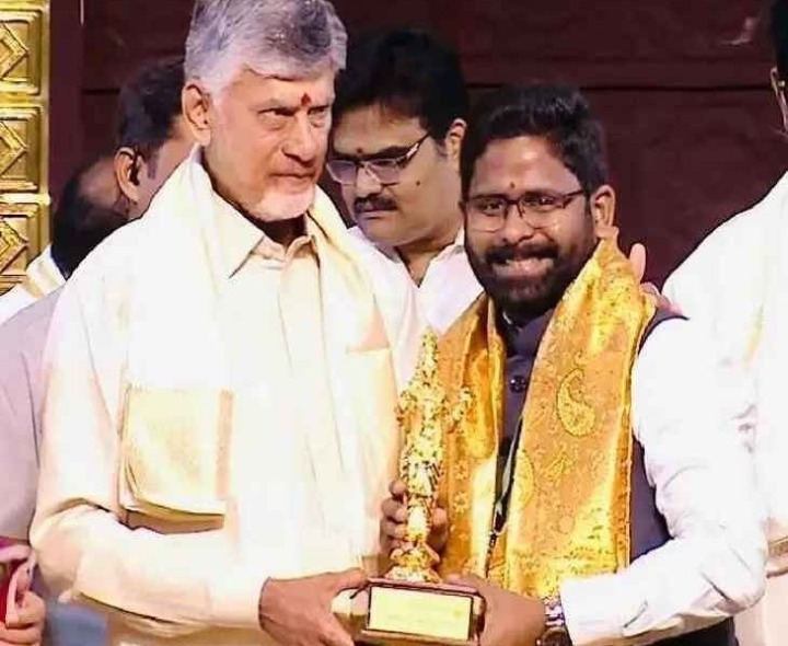 రాజమండ్రి చిత్రకారుడికి ఉగాది పురస్కారం