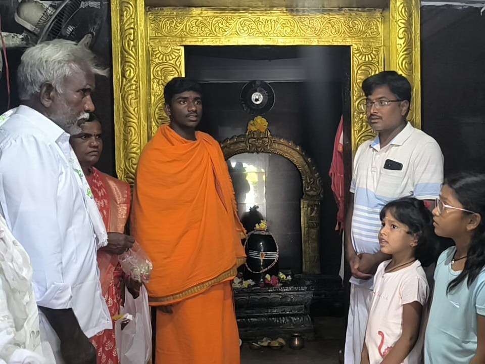 భక్తులతో కిటకిటలాడిన కానాయిపల్లి దేవస్థానం