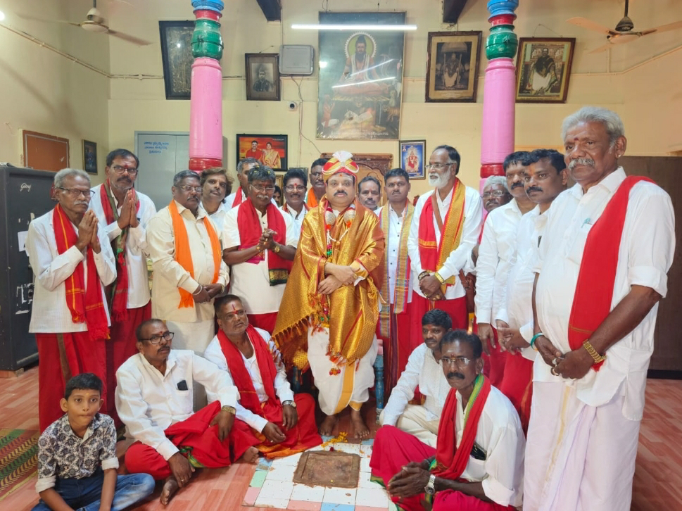 ఉగాది పర్వదినాన కాలజ్ఞాన సన్నిధిలో కర్ణాటక వాస్తవ్యులు