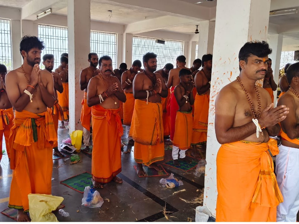 హనుమాన్ దీక్షను స్వీకరించిన భక్తులు