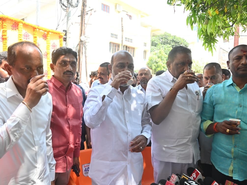 ఉగాది పచ్చడి సేవించిన కేంద్రమంత్రి