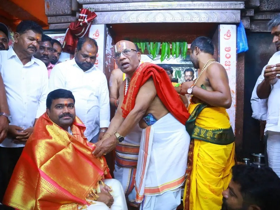 కొండగట్టు అంజన్న సేవలో ఎమ్మెల్యే