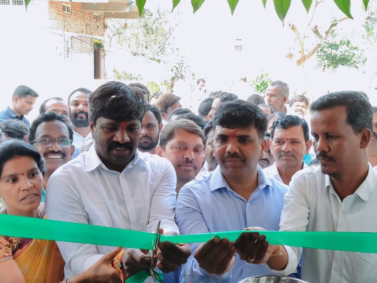 పండుగలా సాగిన ఇందిరమ్మ ఇళ్ల గృహప్రవేశం