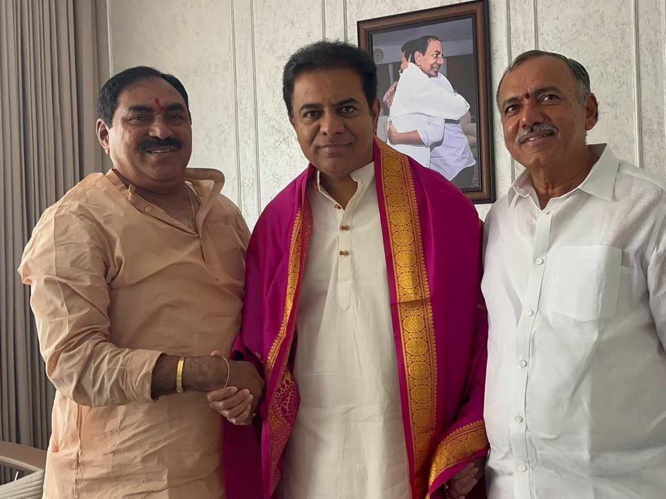 BRS వర్కింగ్ ప్రెసిడెంట్ KTRను కలిసిన మాజీ MLA