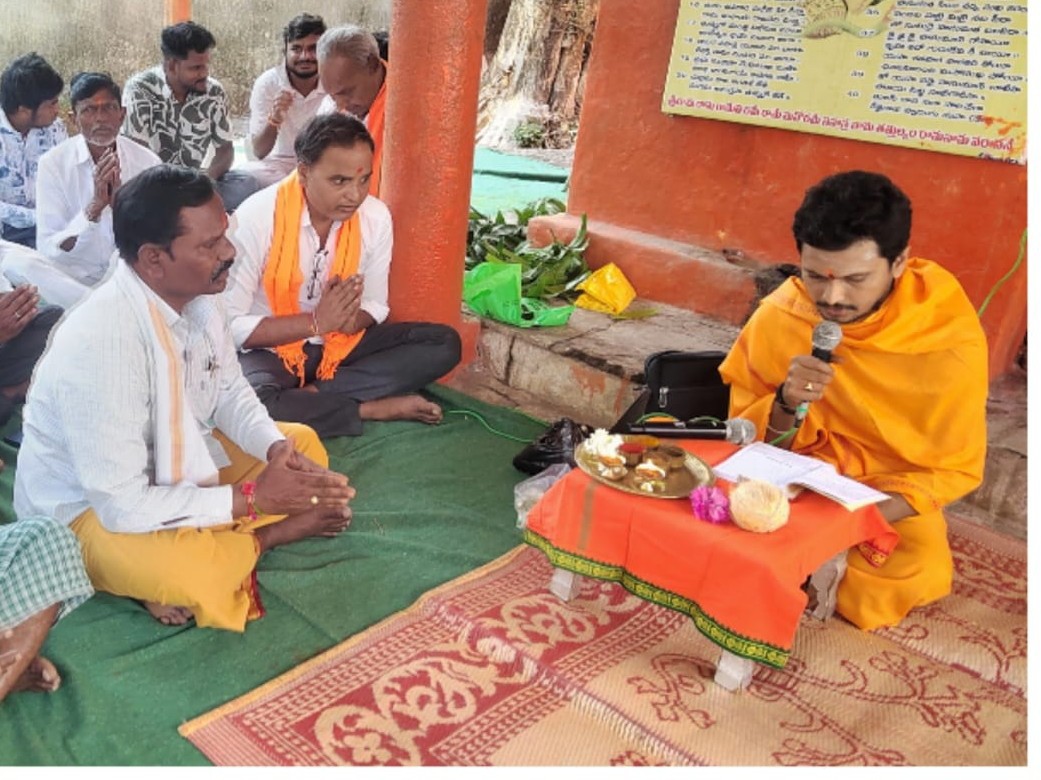 హనుమాన్ దేవాలయంలో పంచాంగ శ్రవణం