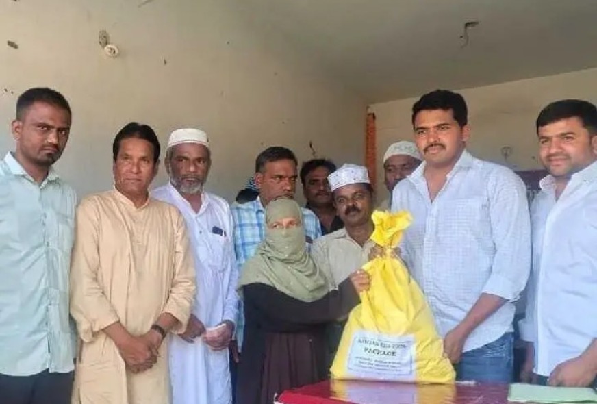 నిరుపేదలకు నిత్యవసర సరుకులు పంపిణీ