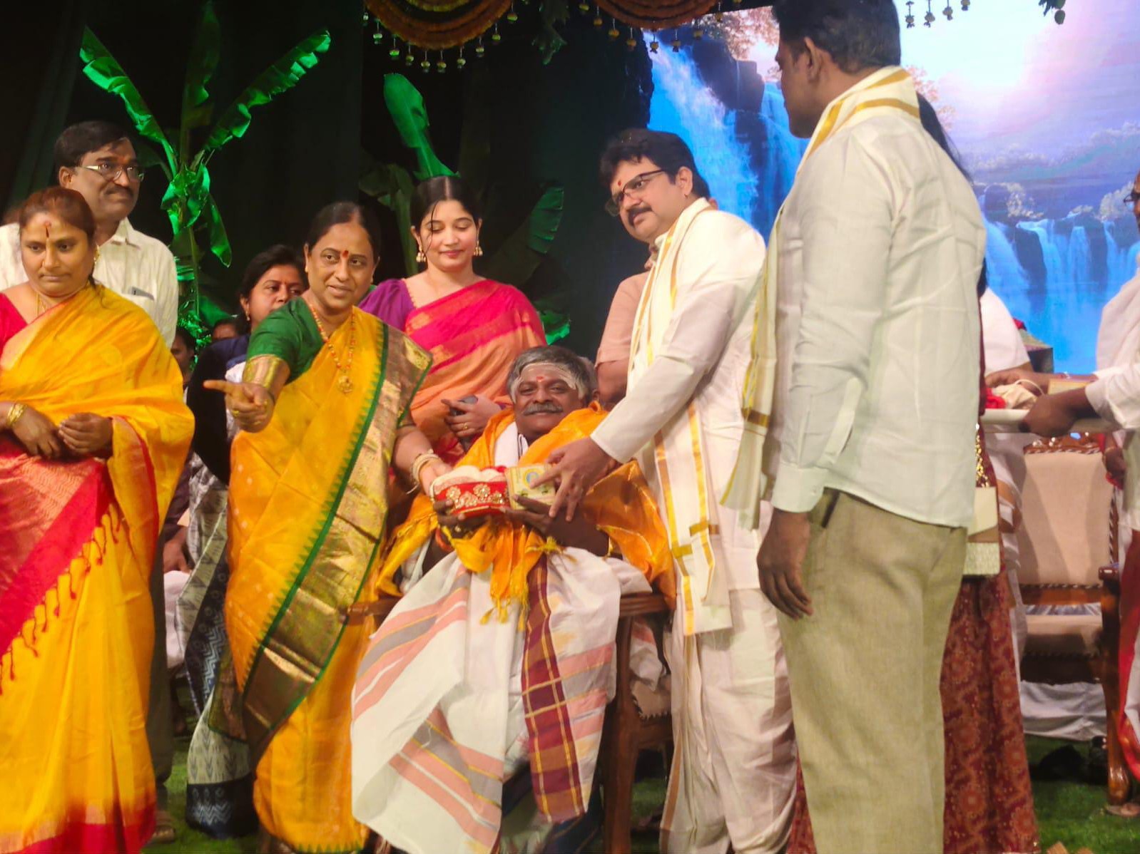 మేళ్లచెరువు ప్రధాన అర్చకులకు ‘ఉగాది పురస్కారం’