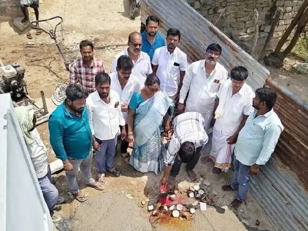 తుమ్మలపల్లిలో సీసీ రోడ్డు నిర్మాణానికి శ్రీకారం